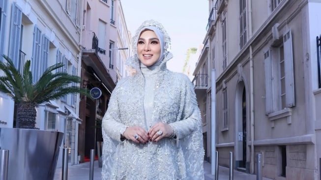 Syahrini tampil mempesona di red carpet Cannes Festival Film 2025 (Instagram/@princessyahrini)