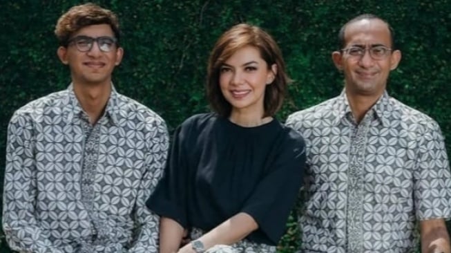 Najwa Shihab bersama anak dan suaminya, Ibrahim Sjarief Assegaf. [Dok. Istimewa]