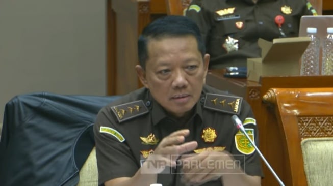 Cerita di DPR, Jampidsus Sebut Anak Buahnya Nyaris Pingsan saat Temukan Rp920 M di Rumah Zarof Ricar