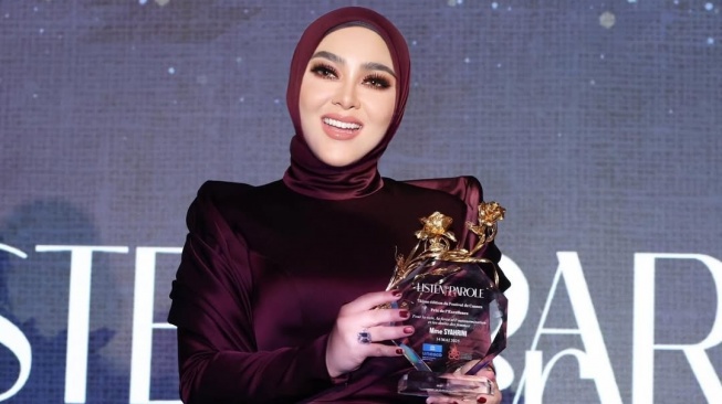 Syahrini Pamer Lagi Privat Shopping Berlian, Netizen Julid ke Jempolnya