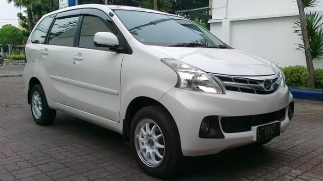 Daihatsu Xenia 2006, meski terlihat jadul, tapi performa mobil di bawah kisaran Rp70 juta sangat membantu warga untuk berkeliling Jogja. (Pinterest)