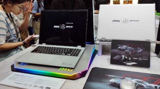 MSI restige A16 AI yang berkolaborasi dengan Mercedes-AMG Motorsport di COMPUTEX 2025 , Rabu 21 Mei 2025. [Suara.com/ Agung Pratnyawan]