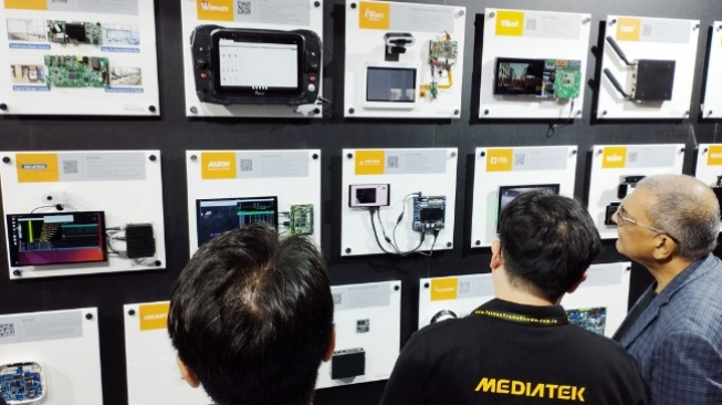 Berbagai produk industri dan IoT dengan chip MediaTek Genio di COMPUTEX 2025, Rabu 21 Mei 2025. [Suara.com/Agung Pratnyawan]