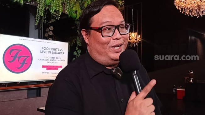 CEO Ravel Entertainment, Ravel Junardy saat mengumumkan konser Foo Fighters ditemui di Kebayoran Baru, Jakarta Selatan pada Selasa, 20 Mei 2025. [Suara.com/Rena Pangesti]