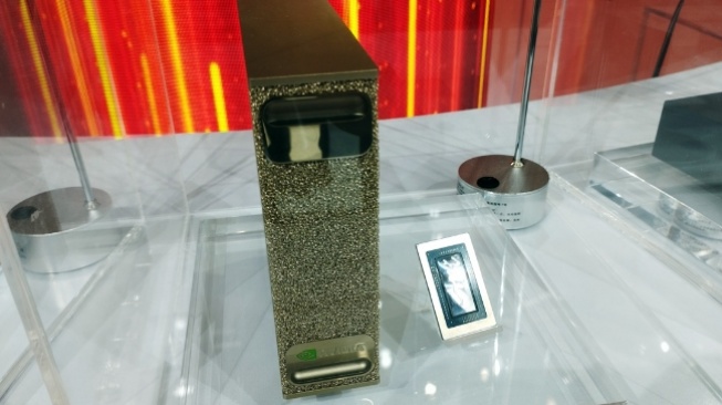 NVIDIA DGX Spart dengan NVIDIA GB10 Grace Blackwell Superchip di COMPUTEX 2025, Rabu 21 Mei 2025. [Suara.com/Agung Pratnyawan]