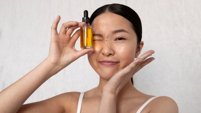 7 Rekomendasi Serum Mengandung Niacinamide Bersertifikat BPOM untuk Mencerahkan Wajah
