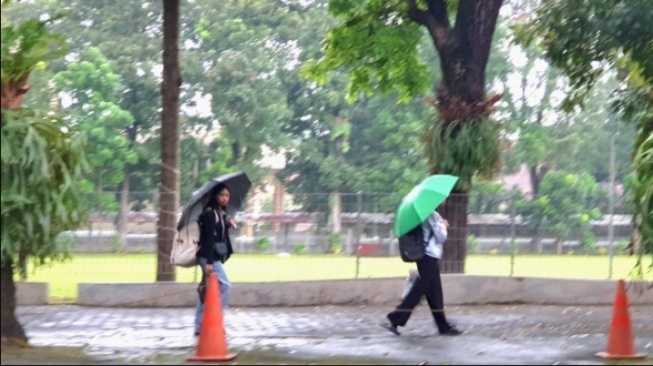 Ketika Hujan Turun di Bulan Kering: Memahami Fenomena Kemarau Basah yang Terjadi Saat Ini