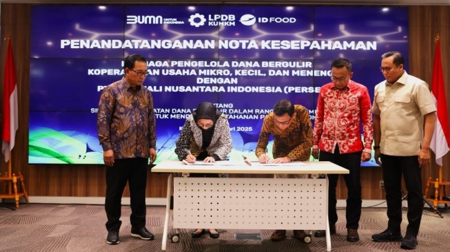 Penandatanganan kerja sama LPDB-KUMKM dengan PT Rajawali Nusantara Indonesia (Persero) atau ID FOOD (Dok: LPDB)