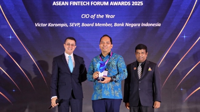 Komitmen Bertransformasi Digital, BNI Raih CIO of the Year dalam ASEAN Fintech Awards 2025