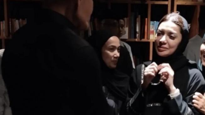 Kondisi Najwa Shihab di Hari Pemakaman Suami, Tak Menangis tapi Tatapan Kosong