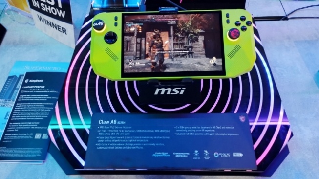 MSI Claw dengan prosesor AMD Ryzen Z2 Extreme hadi di COMPUTEX 2025. [Suara.com/ Agung Pratnyawan]
