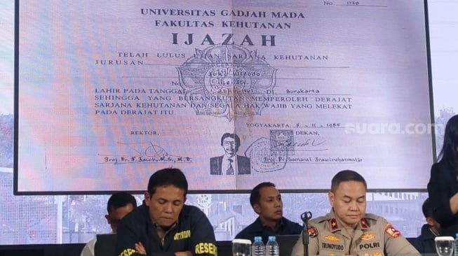 Sebelum Nyatakan Ijazah Jokowi Asli, Bareskrim Periksa 8 Alumni Fakultas Kehutanan UGM - Guru Besar