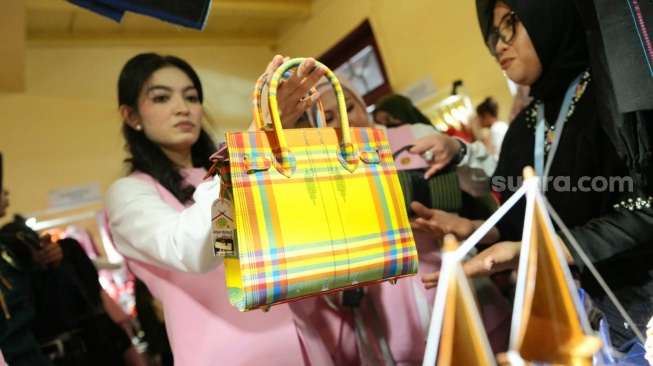 Istri Wakil Presiden Republik Indonesia, Selvi Ananda membuka acara Warisan Budaya di Makassar, Sulawesi Selatan, Kamis 22 Mei 2025 [SuaraSulsel.id/Lorensia Clara]