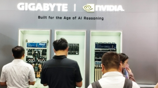 COMPUTEX 2025 - Gigabyte ikut menghadirkan server berbasis NVIDIA dengan sistem pendingin air. [Suara.com/ Agung Pratnyawan]