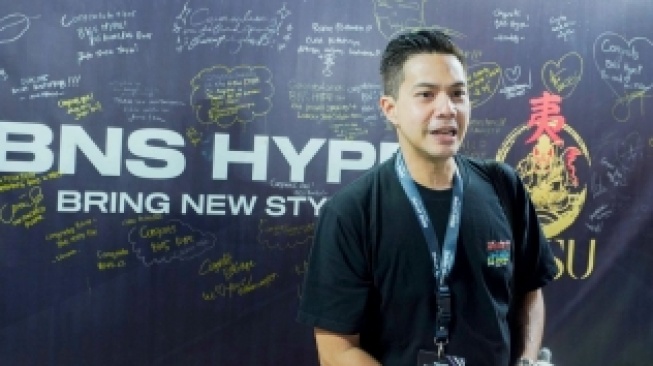 Arie Andika di acara pembukaan cabang baru BNS Hype di Jembatan Kota Intan, Batavia Cove PIK 2 pada Sabtu, 17 Mei 2025. [Istimewa]