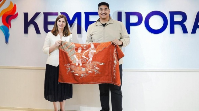 Menteri Pemuda dan Olahraga (Menpora) RI Dito Ariotedjo melakukan courtesy meeting dengan Duta Besar (Dubes) Uruguay untuk Indonesia, Cristina Gonzalez di Lantai 10 Graha Kemenpora, Jalan Gerbang Pemuda Nomor 3 Senayan, Senin (19/5/2025) siang. (Dok. Kemenpora)