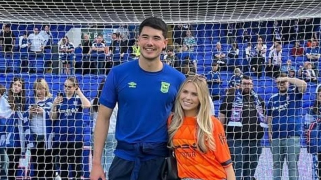 Memang nama Elkan Baggott jauh dari pemberitaan akan berlaga di Liga 1. Namun, bek berusia 22 tahun itu sempat mengaku tertarik bermain di Liga Indonesia. (IG Elkan Baggott