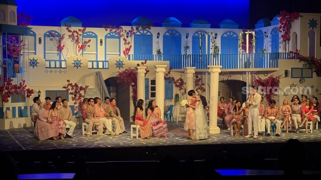 Pertunjukan Mamma Mia! The Musical Re-Run 2025 di Taman Ismail Marzuki, Cikini, Jakarta Pusat pada Rabu, 21 Mei 2025 [Suara.com/Tiara Rosana].
