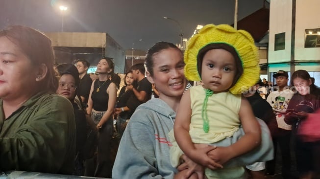 Aksi panggung Sal Priadi pada acara Soundfest 2025 di Jiexpo Kemayoran, Jakarta Pusat, Jumat, 23 Mei 2025. [Suara.com Rena Pangesti]