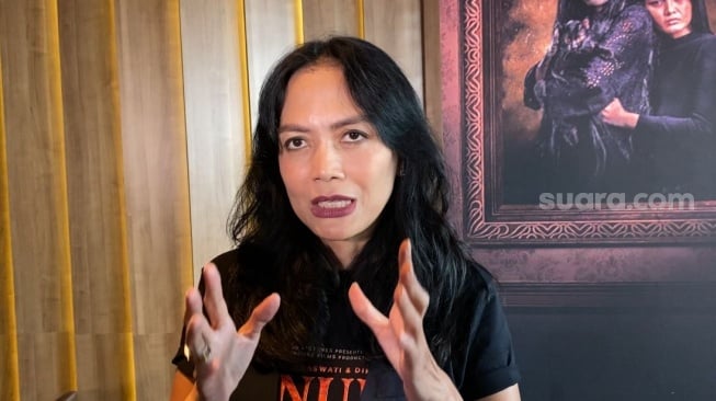 Ony Seroja Hafiedz pemain film Tenung saat ditemui di kawasan Setiabudi, Jakarta Selatan pada Kamis, 22 Mei 2025. [Suara.com/Tiara Rosana]