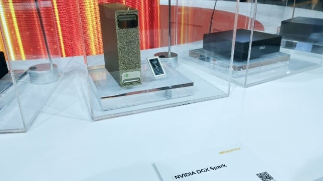 COMPUTEX 2025 - NVIDIA DGX Spark di booth MediaTek. [Suara.com/ Agung Pratnyawan]