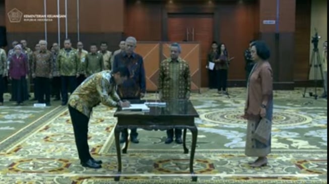 Menteri Keuangan Sri Mulyani Indrawati hari ini, Jumat (23/5/2025), melantik 12 pejabat eselon I Kementerian Keuangan dalam sebuah acara tertutup. (Tangkapan Layar YouTube Kemenkeu)