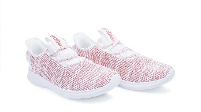 Rekomendasi sepatu lari wanita.