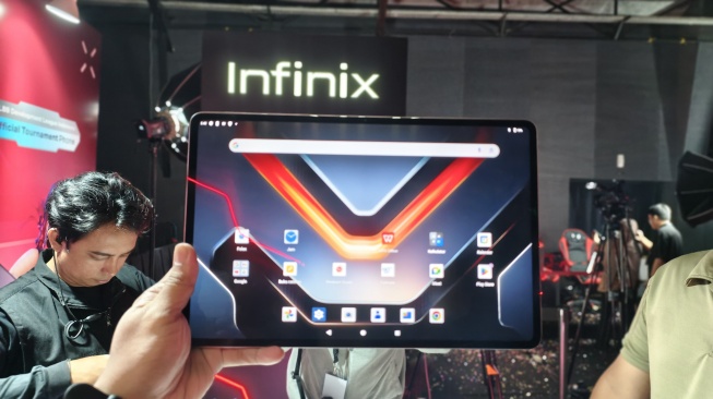 Tablet gaming Infinix Xpad GT yang resmi diluncurkan ke Indonesia pada Jumat (23/5/2025). [Suara.com/Dicky Prastya]