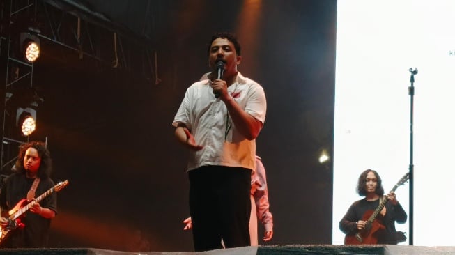 Manggung di Soundfest, Sal Priadi Salfok ke Bocah Bertopi Bunga Matahari