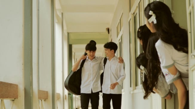 Seragam vs Streetwear! Pencarian Diri di Antara Aturan dan Kebebasan