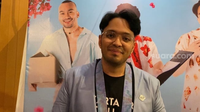 Fadli Hafizan, excecutive producer Mamma Mia! The Musical Re-Run 2025 saat ditemui di Taman Ismail Marzuki, Cikini, Jakarta Pusat pada Rabu, 21 Mei 2025 [Suara.com/Tiara Rosana].
