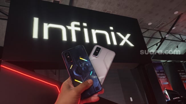 Infinix GT 30 Pro yang resmi diluncurkan ke Indonesia pada Jumat (23/5/2025). [Suara.com/Dicky Prastya]