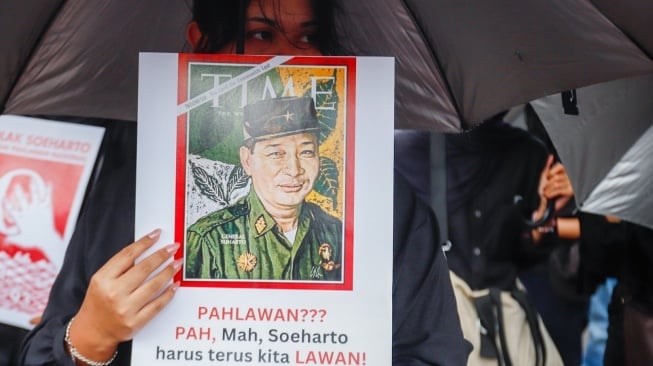 Ketua Komnas HAM: Pantaskah Soeharto Jadi Pahlawan?