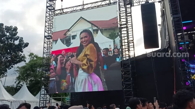 Aksi panggung Kris Dayanti di Soundfest 2025 yang digelar di Jiexpo Kemayoran, Jakarta Pusat pada Sabtu, 24 Mei 2025 [Suara.com/Rena Pangesti]
