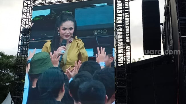 Aksi panggung Kris Dayanti di Soundfest 2025 yang digelar di Jiexpo Kemayoran, Jakarta Pusat pada Sabtu, 24 Mei 2025 [Suara.com/Rena Pangesti]