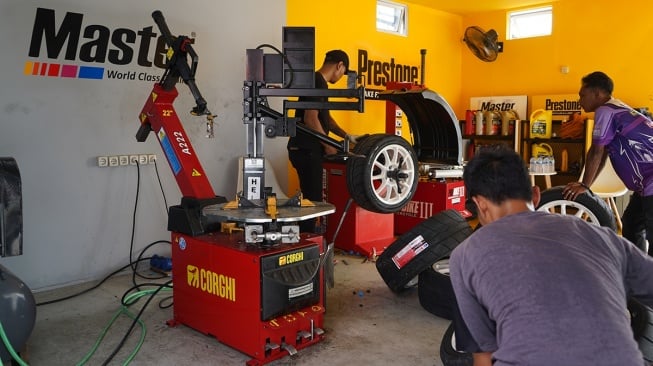 Autochem bertindak sebagai salah satu sponsor acara Drift Camp yang bertujuan untuk mengedukasi dan menjaring drifter-drifter muda yang memiliki potensi di ajang Mandalika Festival of Speed 2025. (Foto: Autochem).