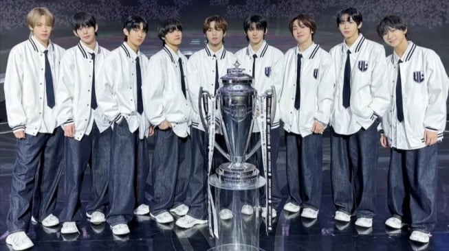 Boy Group AHOF Umumkan Debut Juli, Gandeng EL CAPITXN sebagai Produser