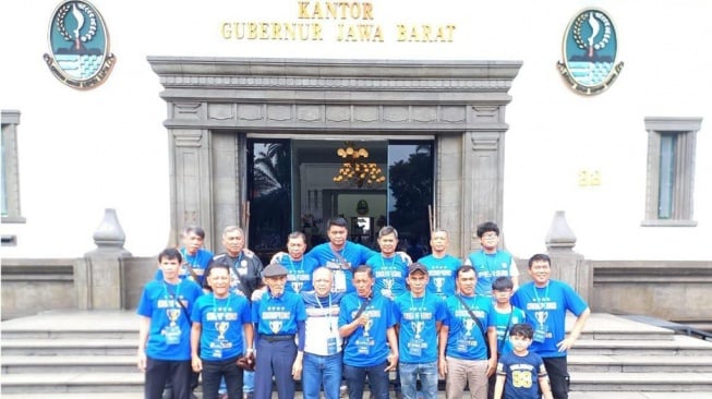 Pelatih dan pemain legendaris menghadiri perayaan Persib juara pada Minggu (25/5/2025). [PERSIB.co.id/Devin]