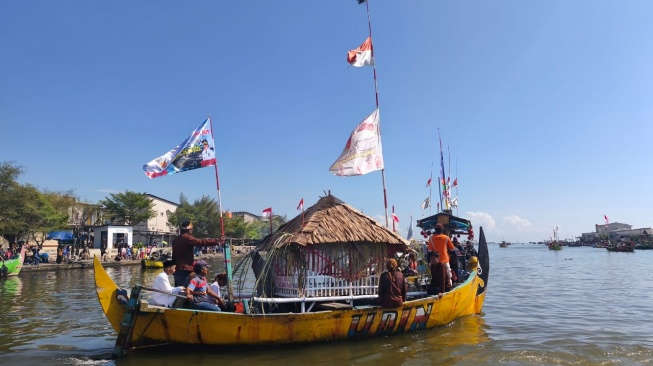 BRI Ikut Ramaikan Sedekah Laut Tambak Lorok, Dukung Literasi dan Digitalisasi Keuangan Nelayan