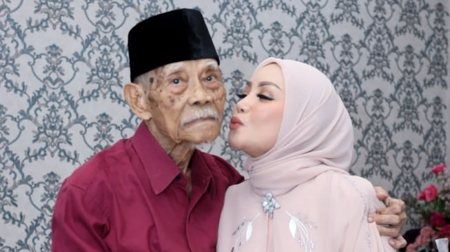 Ayah Kristina Meninggal Dunia. [Instagram/kristinadangdut]