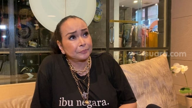 Jennifer Jill alias Jennifer Ipel alias Mami Ipel saat ditemui di kawasan Kemang, Jakarta Selatan pada Minggu, 25 Mei 2025. [Suara.com/Tiara Rosana]