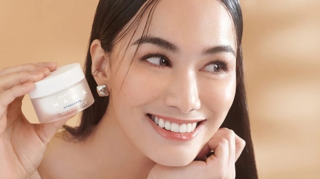 HydraSkin Brightening Luminous Moisturizer and Primer (namabeauty.co)