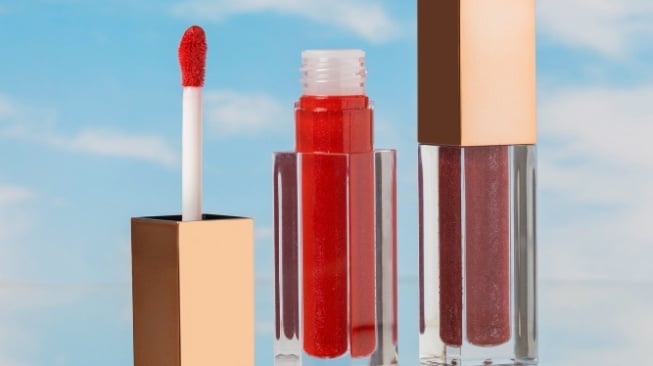 5 Rekomendasi Lip Glaze Lokal yang Nggak Bikin Nyesel, Bibir Glowing Seharian!