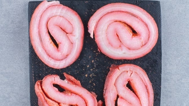 Ilustrasi memasak bacon, makanan nonhalal. [Freepik]