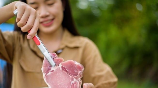 Tak Cukup Tulisan, Apa Saja yang Harus Diperhatikan Restoran Nonhalal di Indonesia?