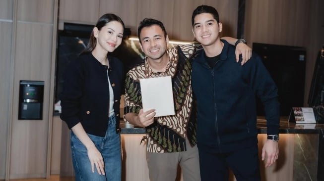 Temui Raffi Ahmad Secara Langsung, Al Ghazali dan Alyssa Daguise Mulai Sebar Undangan Nikah
