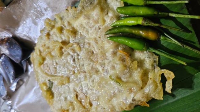 Tempe Mendoan juga menjadi makanan khas yang diincar banyak wisatawan.
