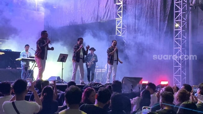 Penampilan grup musik senior Trio Ambisi di panggung Soundsfest 2025, Minggu, 25 Mei 2025. [Suara.com/Adiyoga Priyambodo[