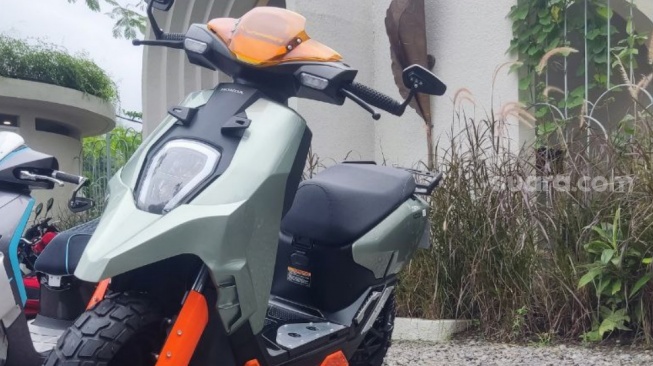 Capung, motor karya dari Malik Abdul Aziz dengan memodifikasi Honda ICON e: jadi tampilan street (Suara.com/Gagah Radhitya)