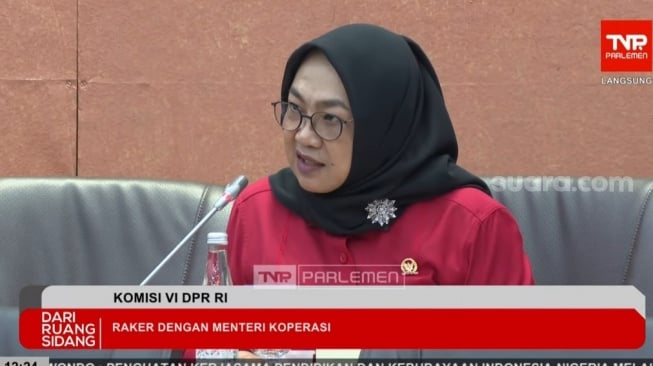 Anggota Komisi VI DPR RI fraksi PDIP, Sadarestuwati mengultimatum Menteri Koperasi (Menko) Budi Arie Setiadi untuk menyampaikan permohonan maaf terkait ucapannya soal tudingan framing soal Judi Online (Judol) kepada PDIP dan Menko Polkam Budi Gunawan. (Tangkapan layar/Bagaskara)